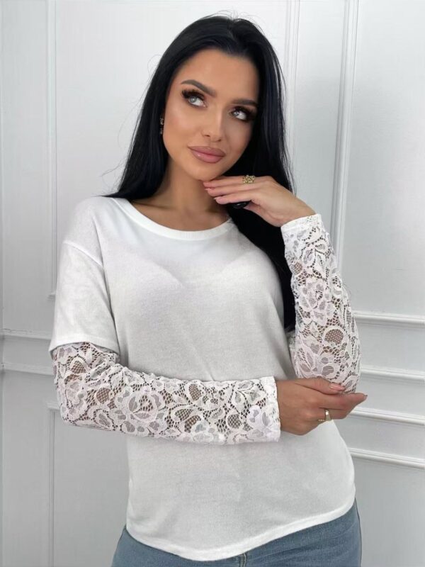 Μπλούζα με δαντέλα στα μανίκια