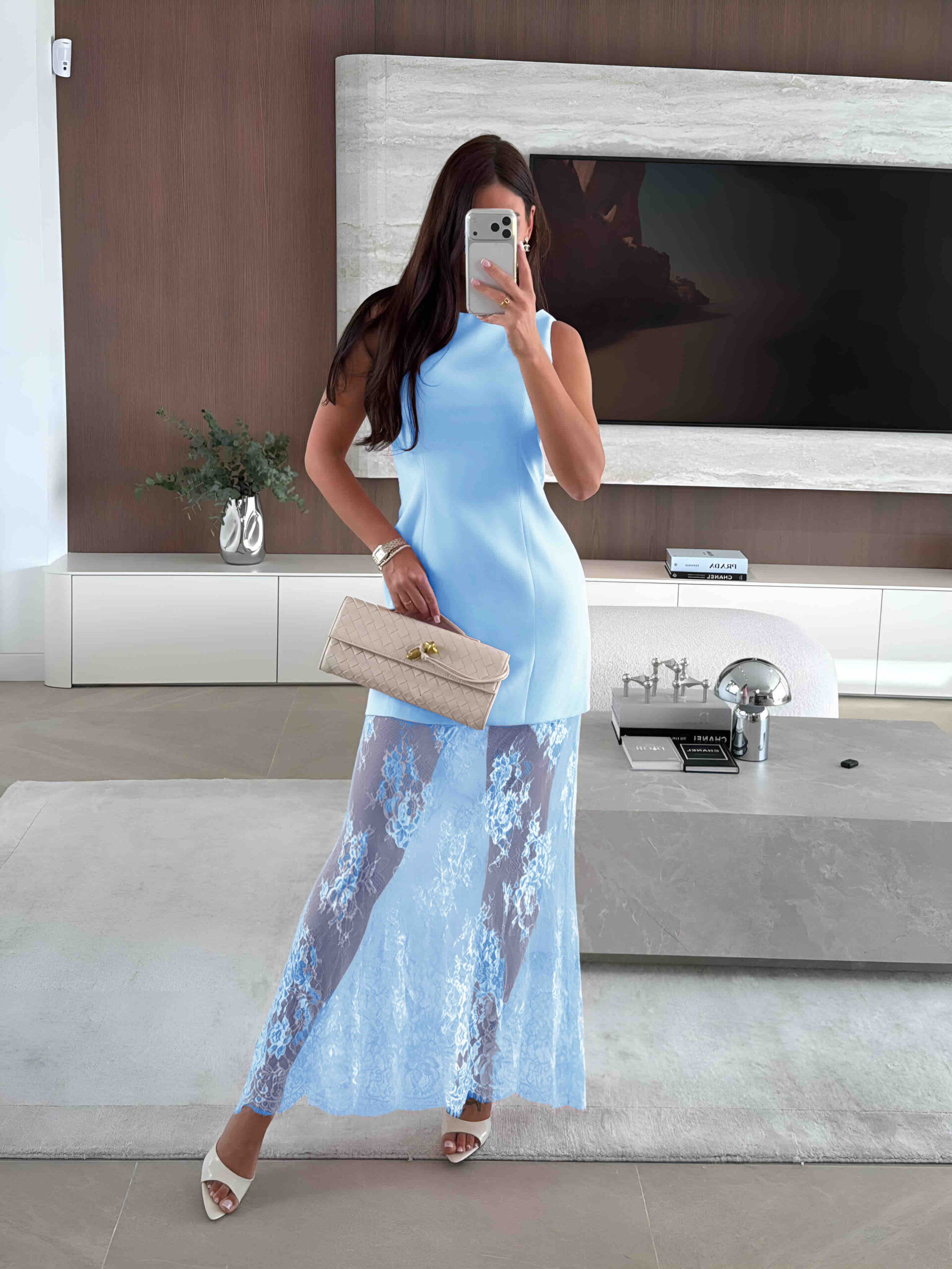 Φόρεμα mini με δαντέλα